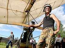 Guests of the farm tourism estate Bogomazov Dvor, Petrikov District are offered a tour on a hang glider
