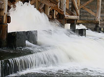 Hydraulic engineering installations of the sluice Dombrovka